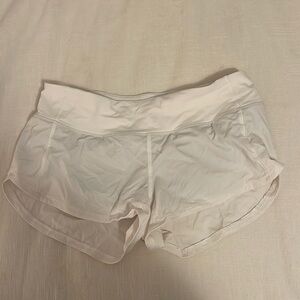 Lululemon white speed up 2.5” low rise shorts